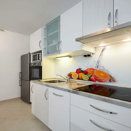 Laura Apartament *