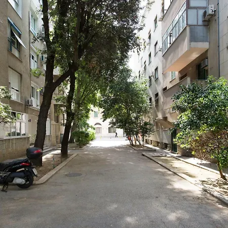 Laura Apartment *
